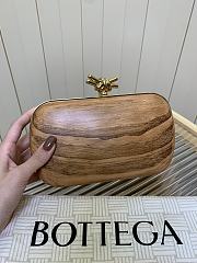 Bagsaaa Bottega Veneta Knot clutch bag with a wooden exterior - 19cm - 1
