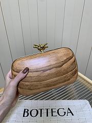 Bagsaaa Bottega Veneta Knot clutch bag with a wooden exterior - 19cm - 4