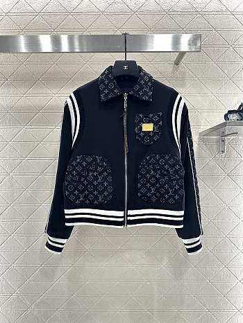Bagsaaa Louis Vuitton jacket with monogram pattern and white stripes