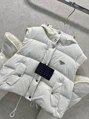 Bagsaaa Prada women's puffer jacket in white - 4