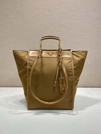 Bagsaaa Prada Re-Nylon and leather tote bag in the color Brandy 1BG561 - 35cm