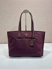 Bagsaaa Prada Re-Edition 1978 medium Re-Nylon and Saffiano leather tote bag 1BG555 dark red - 35cm - 1