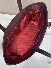 Bagsaaa Prada Re-Edition 1978 medium Re-Nylon and Saffiano leather tote bag 1BG555 dark red - 35cm - 4