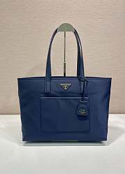 Bagsaaa Prada Re-Edition 1978 medium Re-Nylon and Saffiano leather tote bag 1BG555 navy blue - 35cm - 1