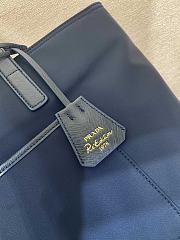 Bagsaaa Prada Re-Edition 1978 medium Re-Nylon and Saffiano leather tote bag 1BG555 navy blue - 35cm - 2
