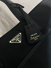 Bagsaaa Prada Re-Edition 1978 medium Re-Nylon and Saffiano leather tote bag 1BG555 black - 35cm - 4