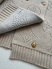 Bagsaaa Louis Vuitton Double-Breasted Mahina Knit Cardigan beige - 3