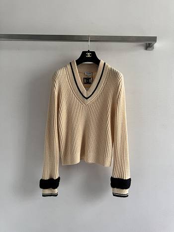 Bagsaaa Chanel ribbed knit v-neck sweater beige