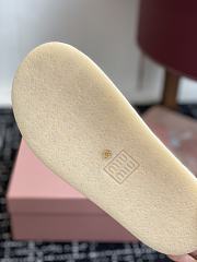 Bagsaaa Miu Miu Suede Shearling Slippers beige - 4