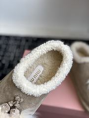 Bagsaaa Miu Miu Suede Shearling Slippers beige - 3