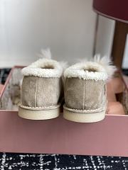 Bagsaaa Miu Miu Suede Shearling Slippers beige - 2