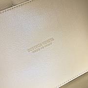 Bagsaaa Bottega Veneta Bowling Cassette bag in light beige - 28cm - 2