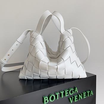Bagsaaa Bottega Veneta Bowling Cassette bag in white - 28cm