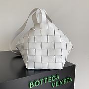 Bagsaaa Bottega Veneta Bowling Cassette bag in white - 28cm - 4