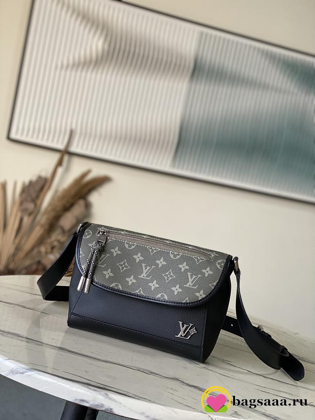 Bagsaaa LV M12625 Pulse Messenger Khaki/Black - 27cm - 1