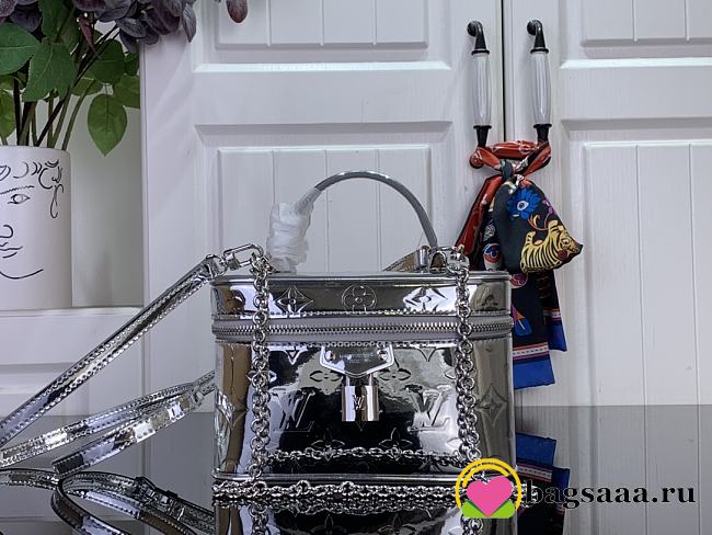 Bagsaaa M26097 LV Ski Vanity Chain Pouch Silver - 19cm - 1