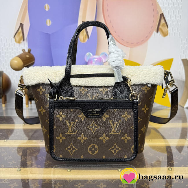 Bagsaaa LV M26315 REVERSIBLE Neverfull Bandoulière Inside Out BB Monogram Shearling - 26.5cm - 1