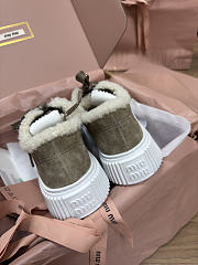 Bagsaaa Miu Miu suede and shearling sneakers beige - 2