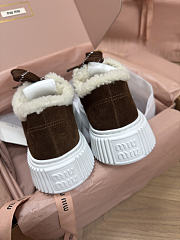 Bagsaaa Miu Miu suede and shearling sneakers dark brown - 4