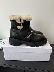 Bagsaaa DiorAlps D-Quest Ankle Boot Black Grained Calfskin and White Lambskin Shearling - 1