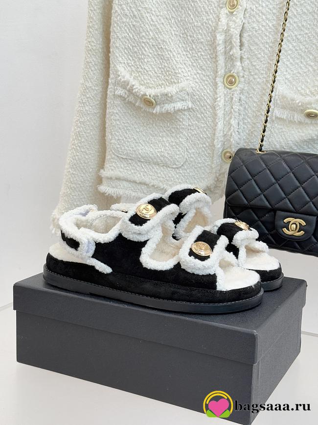 Bagsaaa Chanel Dad sandals black white shearling - 1