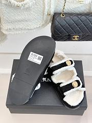 Bagsaaa Chanel Dad sandals black white shearling - 4