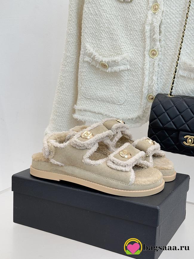 Bagsaaa Chanel Dad sandals beige & white shearling - 1