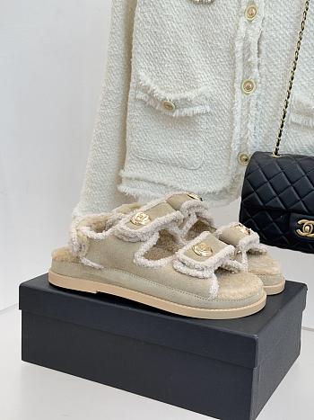 Bagsaaa Chanel Dad sandals beige & white shearling