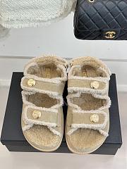 Bagsaaa Chanel Dad sandals beige & white shearling - 4