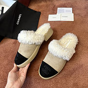 Bagsaaa Chanel shearling fur and calf hair slippers beige - 4