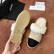 Bagsaaa Chanel shearling fur and calf hair slippers beige - 2
