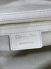 Bagsaaa Medium Dior Voyage Bag White Flat Macrocannage Crinkled Calfskin - 28cm - 3
