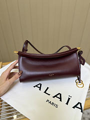 Bagsaaa Alaïa Le Click East West small shoulder bag in burgundy - 25cm - 1