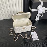 Bagsaaa Chanel Long Vanity with Chain AP4842 White - 17cm - 2