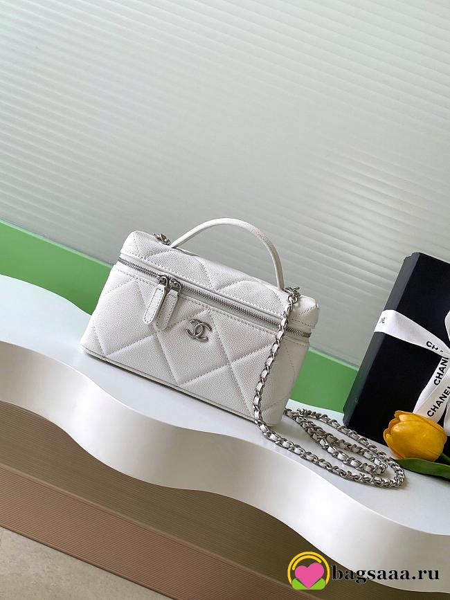Bagsaaa Chanel Vanity with Chain AP4936 White - 19.5cm  - 1