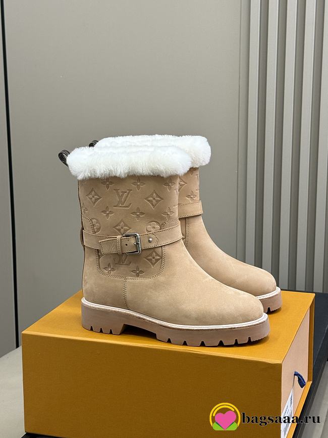 Bagsaaa Louis Vuitton Territory ankle boot in beige  - 1