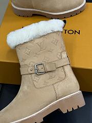 Bagsaaa Louis Vuitton Territory ankle boot in beige  - 4