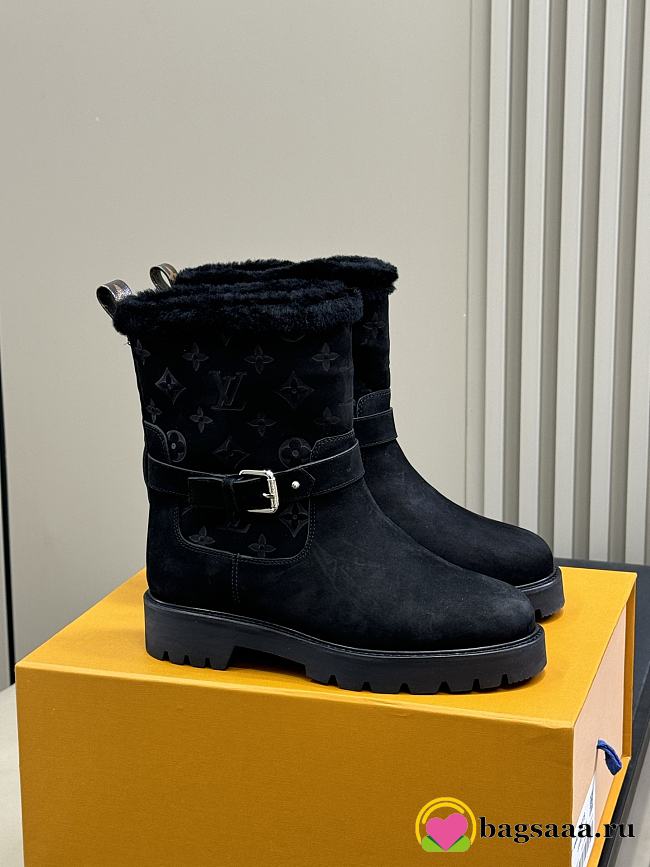 Bagsaaa Louis Vuitton Territory ankle boot in black - 1