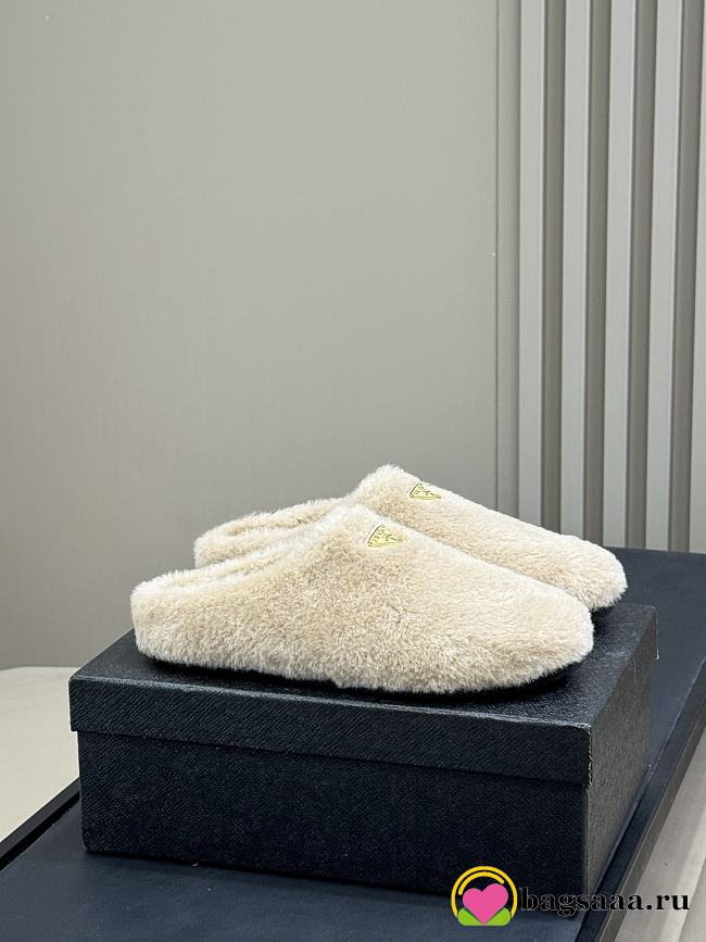 Bagsaaa Prada Suede and Shearling Slippers light beige - 1