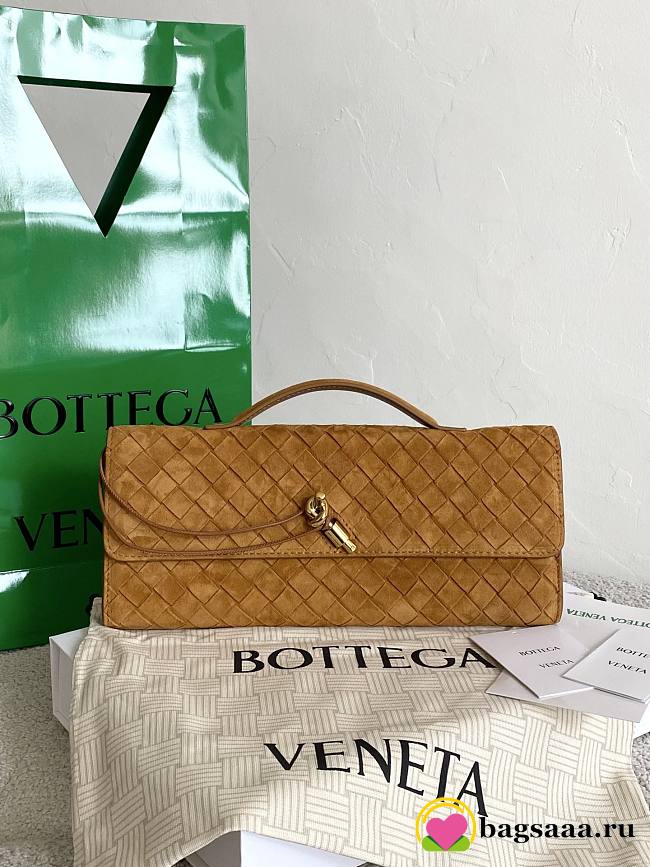 Bagsaaa Bottega Veneta Andiamo Clutch 741511 brown suede - 31cm - 1