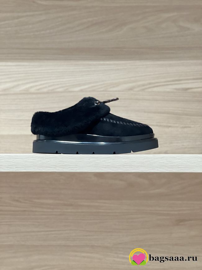 Bagsaaa Louis Vuitton Cortina Closed Mule in black suede - 1