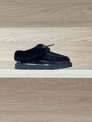 Bagsaaa Louis Vuitton Cortina Closed Mule in black suede