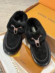 Bagsaaa Louis Vuitton Cortina Closed Mule in black suede - 4