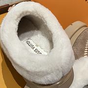 Bagsaaa Louis Vuitton Cortina Closed Mule in beige suede - 4