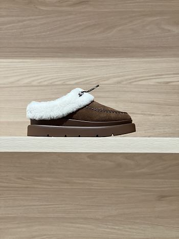 Bagsaaa Louis Vuitton Cortina Closed Mule in brown suede