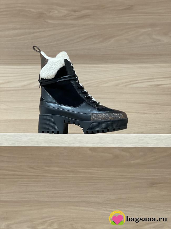 Bagsaaa Louis Vuitton Laureate platform desert boot in black - 1