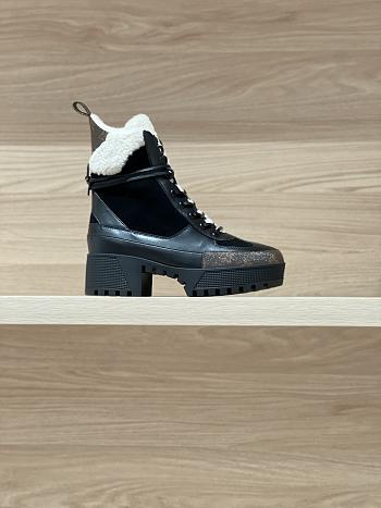 Bagsaaa Louis Vuitton Laureate platform desert boot in black