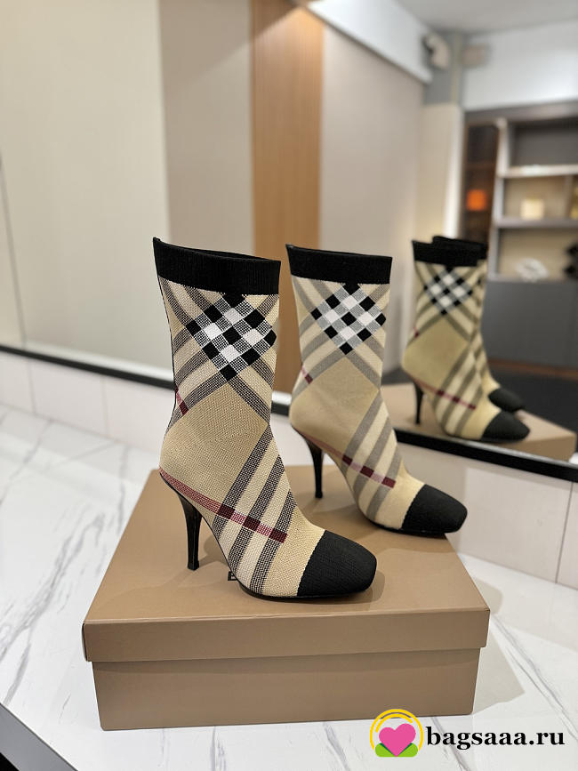 Bagsaaa Burberry check-pattern knit sock ankle boots beige - 1