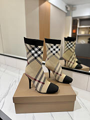 Bagsaaa Burberry check-pattern knit sock ankle boots beige - 1