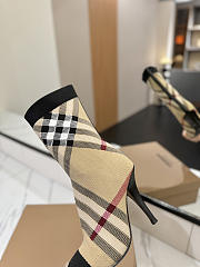 Bagsaaa Burberry check-pattern knit sock ankle boots beige - 4